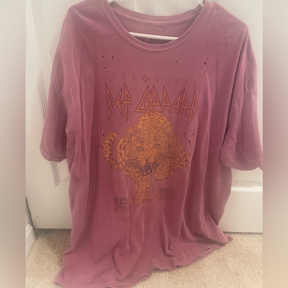 Def Leppard Graphic T-Shirt